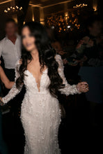 C2023-LS337B - vestido de novia adornado de manga larga transparente con cuello en V sexy y falda desmontable