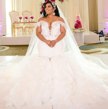 C2023-OS66P - Vestido de novia ajustado y con vuelo de talla grande con hombros descubiertos y pedrería