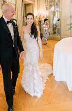 C2023-SF35a - Vestido de novia bordado con motivo floral en 3D sin tirantes