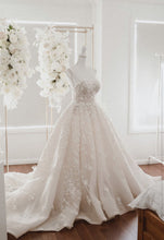C2023-SAL71 - Robe de mariée trapèze sans bretelles brodée pour taille plus