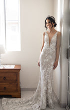 C2024-SV621 - Vestido de novia sin mangas con cintura imperio y escote en V profundo
