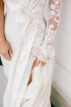C2024-LS5511 - robe de mariée brodée à une manche et décolleté à épaules dénudées