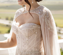 C2024-SSC42 - vestido de novia palabra de honor con pedrería y cola tipo capa desmontable