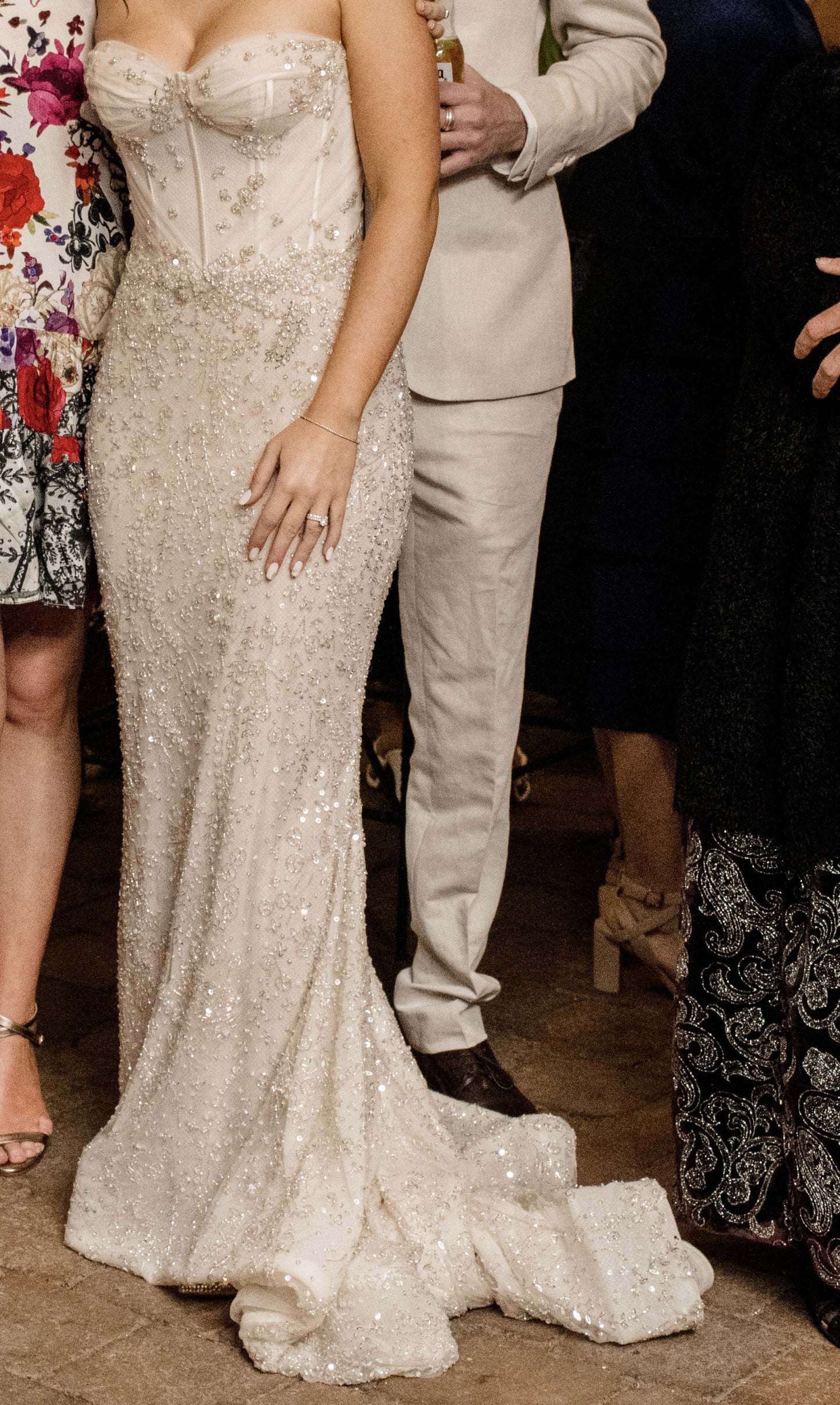 C2024-SSC42 - robe de mariée bustier perlée avec traîne cape amovible