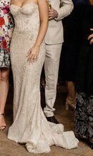 C2024-SSC42 - vestido de novia palabra de honor con pedrería y cola tipo capa desmontable