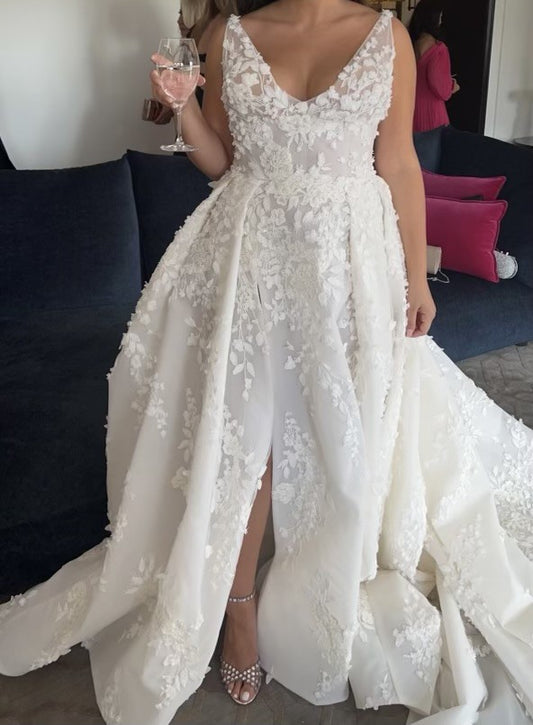 C2024-SV55 - sleeveless v-neck plus size wedding gown