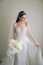 C2024-LS58B - vestido de novia con hombros descubiertos y pedrería y mangas largas desmontables