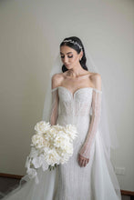 C2024-LS58B - vestido de novia con hombros descubiertos y pedrería y mangas largas desmontables