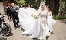 C2024-LS77B - vestido de novia con pedrería de cristal, manga larga transparente y escote ilusión