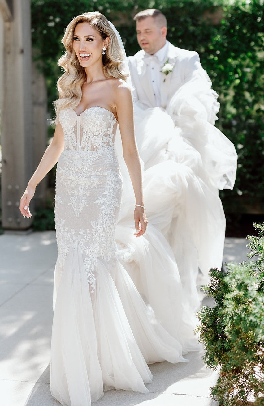 C2024-FF228 - vestido de novia de encaje con pedrería, sin tirantes, ajustado a vuelo y corpiño tipo corsé
