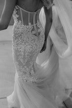 C2024-FF228 - vestido de novia de encaje con pedrería, sin tirantes, ajustado a vuelo y corpiño tipo corsé