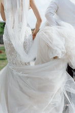 C2024-FF228 - vestido de novia de encaje con pedrería, sin tirantes, ajustado a vuelo y corpiño tipo corsé