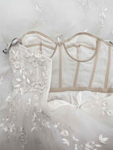 C2024-SH55 - robe de mariée bustier décolleté en cœur avec traîne en tulle chapelle
