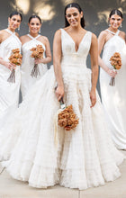 C2024-VBG4 - Vestido de novia evasé, sin mangas, con cuello en V y cola capilla desmontable
