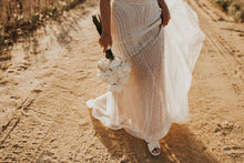 C2024-VPS66 - Vestido de novia de talla grande sin mangas con escote en pico y pedrería
