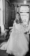 C2024-LSg27 - Robe de bal de mariée Bishop à manches longues avec décolleté à épaules dénudées.