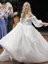 C2024-LSg27 - Robe de bal de mariée Bishop à manches longues avec décolleté à épaules dénudées.