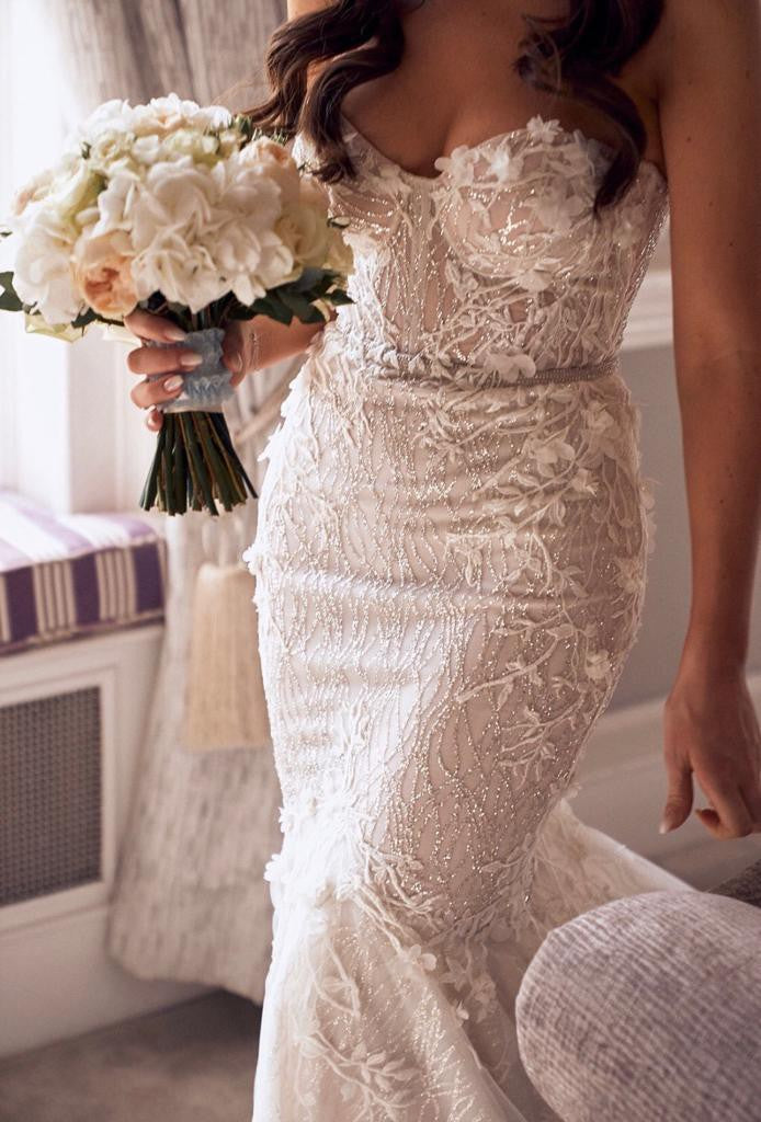 C2024-SS40L - robe de mariée bustier en dentelle avec applications de perles