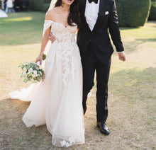 C2024-FS72 - vestido de novia evasé con hombros descubiertos, encaje de pedrería y corpiño bordado