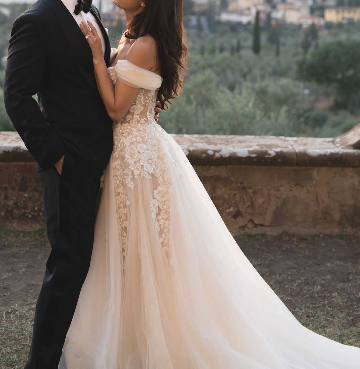 C2024-FS72 - robe de mariée trapèze à épaules dénudées avec dentelle perlée et corsage brodé