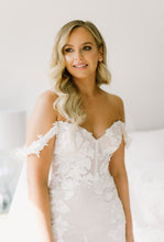 C2024-CF326 - Vestido de novia de encaje con hombros caídos y corpiño tipo corsé incorporado