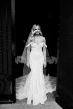 C2024-CF326 - Vestido de novia de encaje con hombros caídos y corpiño tipo corsé incorporado