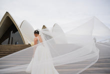 C2024-FF523: vestido de novia ajustado estilo sirena con adornos florales en 3D y falda desmontable