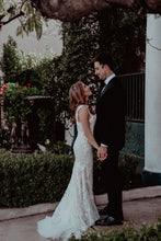 C2024-LC338 - Vestido de novia de encaje y pedrería con tirantes y cuerpo corsé