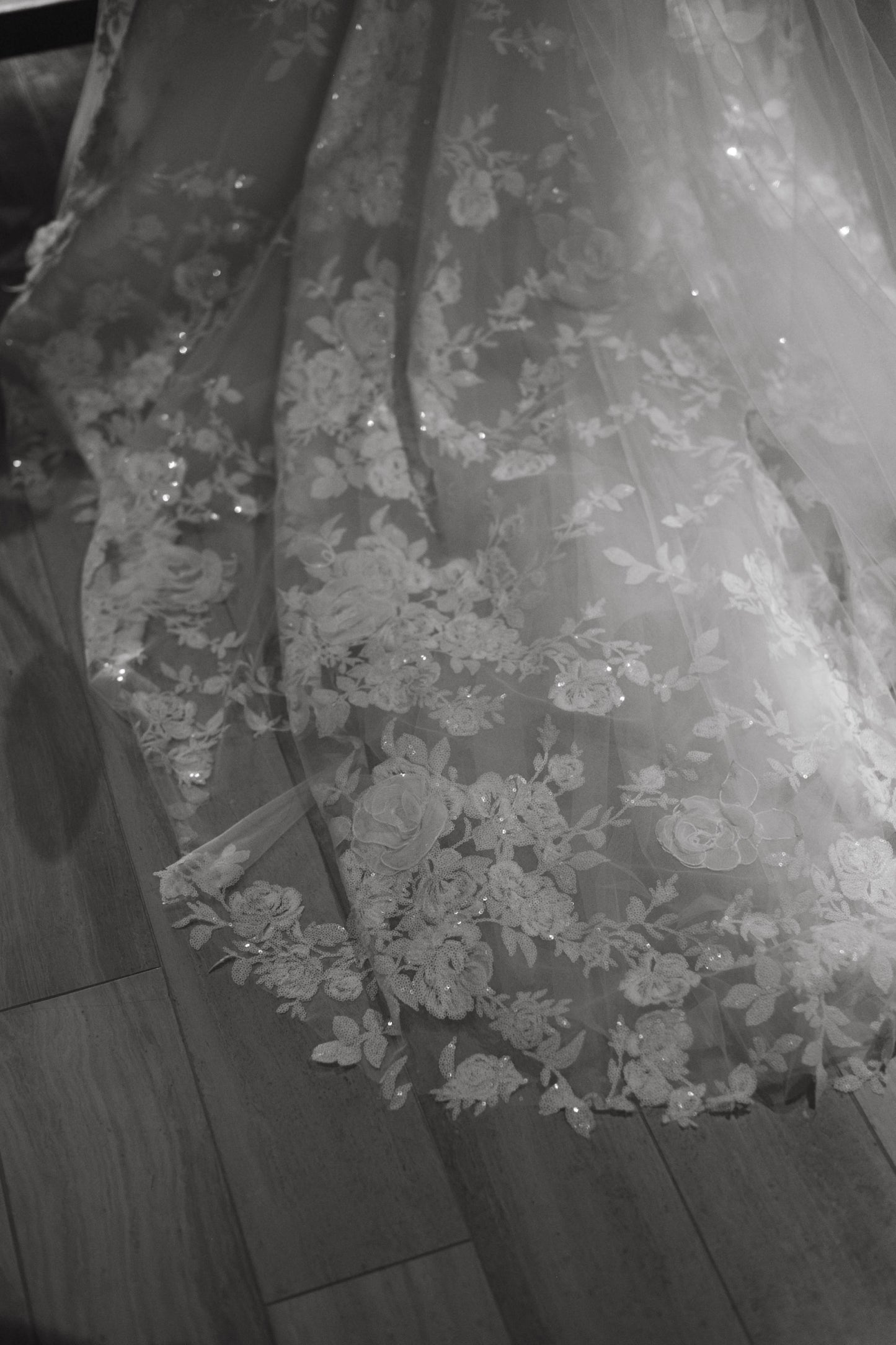 C2024-SA59 - strapless a-line 3D embossed wedding gown with corset bodice and chapel train