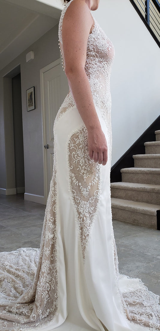 C2024-VS78 - Sleeveless sexy lace wedding dress