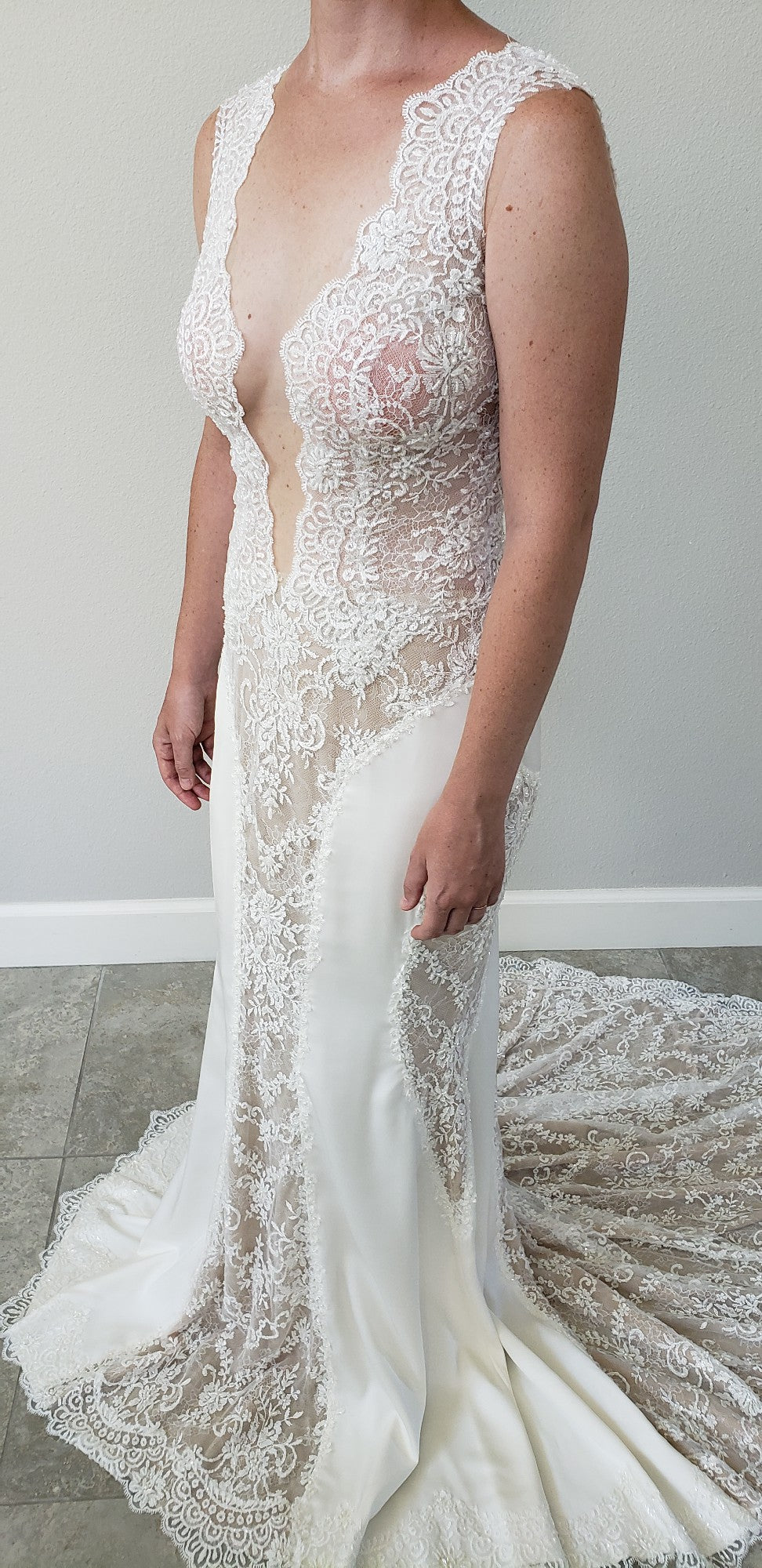 C2024-VS78 - Sleeveless sexy lace wedding dress