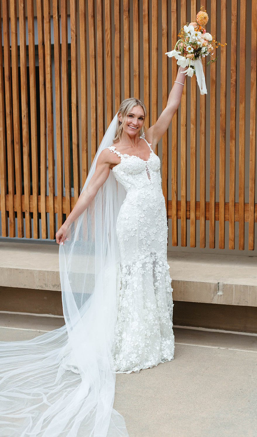 C2025-GL27 - sleeveless embroidered wedding gown