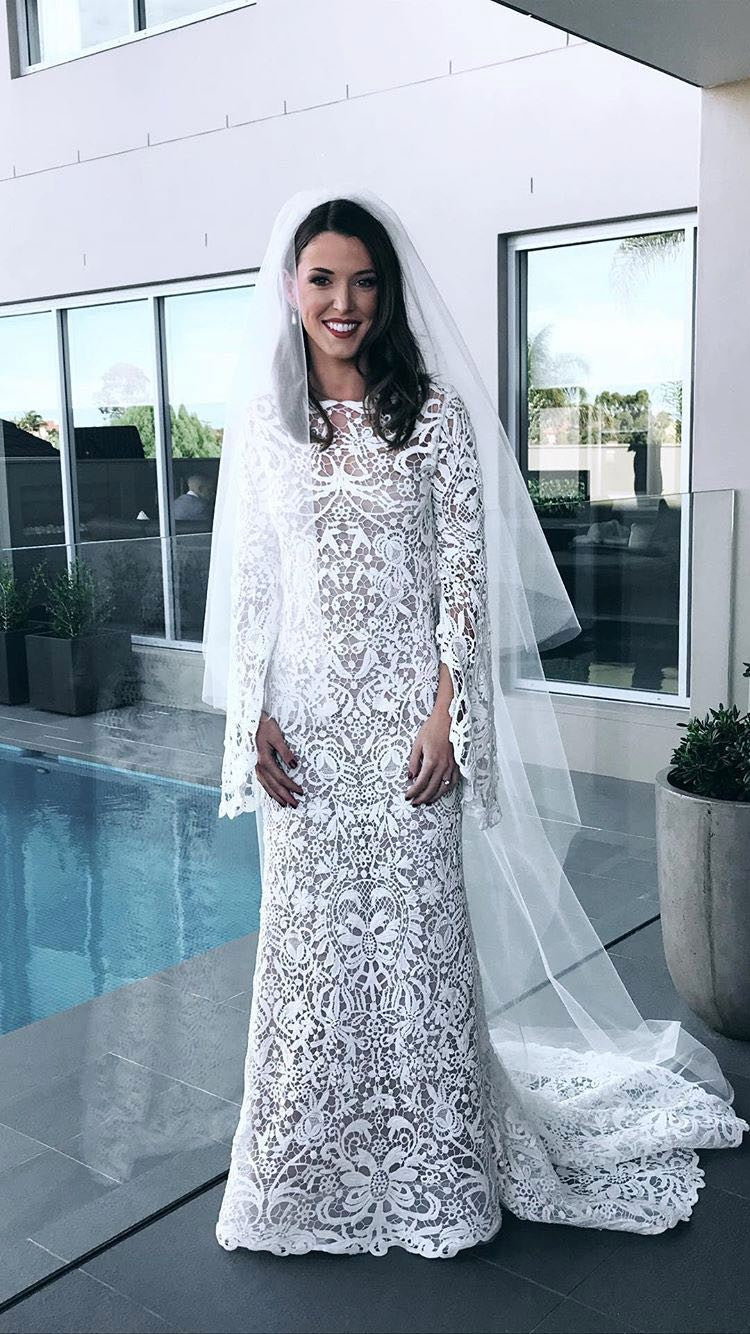 C2025-ES682 - long sleeve lace embroidered wedding gown