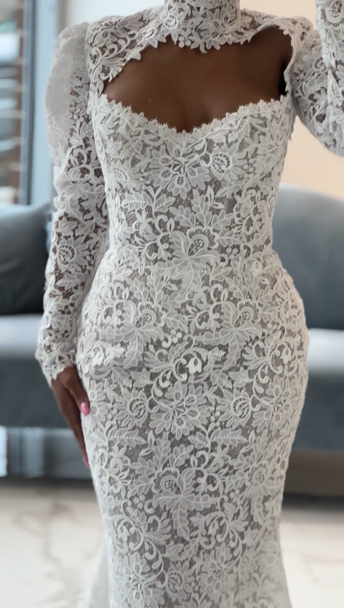 C2025-LPG9 - Long Sleeve Lace Wedding Gown