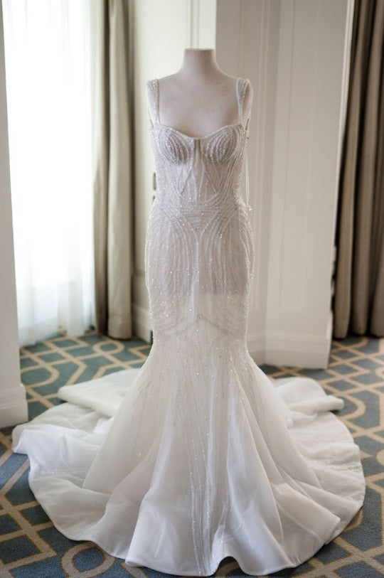 C2023-B330B - Robe de mariée dos nu, décolleté ouvert, sans manches