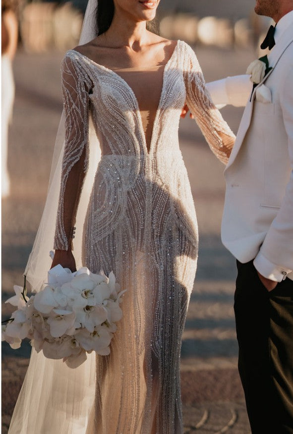 C2023-LSV20 - Robe de mariée sexy à manches longues et perles, décolleté en V profond