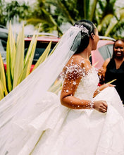 C2023-LSF91G - Vestido de novia de manga larga transparente con escote ilusión y pedrería