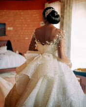 C2023-LSF91G - Vestido de novia de manga larga transparente con escote ilusión y pedrería