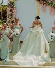 C2023-LSF91G - Vestido de novia de manga larga transparente con escote ilusión y pedrería