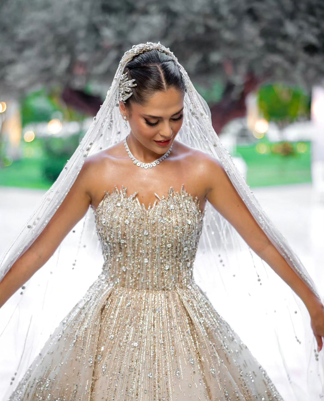 C2023-BG8 - vestido de novia estilo vestido de gala sin tirantes con pedrería y cristales swarovski