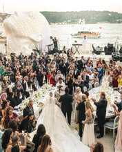 C2023-LS68x - Vestido de novia de encaje de manga larga con pedrería y escote ilusión transparente