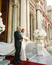 C2023-LS68x - Vestido de novia de encaje de manga larga con pedrería y escote ilusión transparente