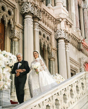 C2023-LS68x - Vestido de novia de encaje de manga larga con pedrería y escote ilusión transparente