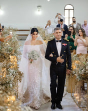 C2023-OTS727 - robe de mariée à épaules dénudées et manches longues ornée d'un motif 3D