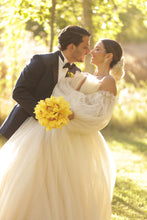 C2023-EW46B - vestido de novia con cintura imperio y manga obispo con hombros descubiertos