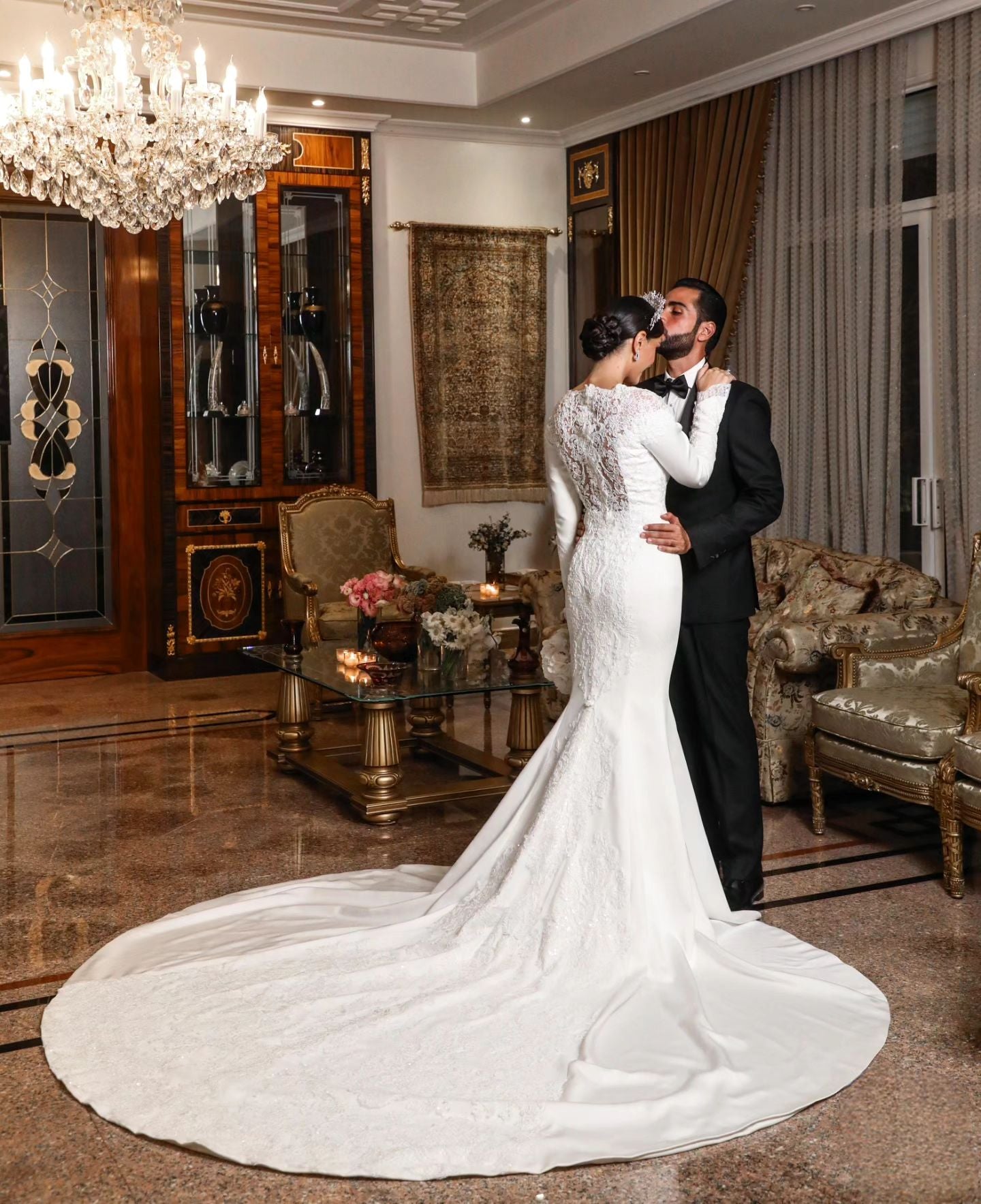 C2023-MLS72 - modesto vestido de novia formal de manga larga para iglesia con cola catedral