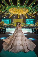 C2023-FBG88 - Vestido de novia formal sin tirantes con motivo floral en 3D y cola catedral