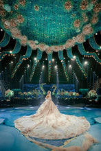 C2023-FBG88 - Vestido de novia formal sin tirantes con motivo floral en 3D y cola catedral