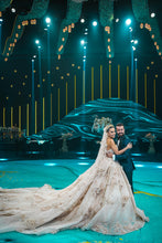 C2023-FBG88 - Vestido de novia formal sin tirantes con motivo floral en 3D y cola catedral