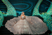 C2023-FBG88 - Vestido de novia formal sin tirantes con motivo floral en 3D y cola catedral